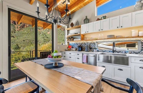 Sedona House | Red Rock Dream Stay - Balcony Views + Creek Nearby