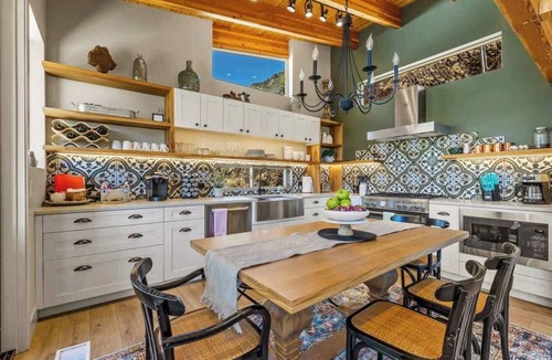 Sedona House | Red Rock Dream Stay - Balcony Views + Creek Nearby