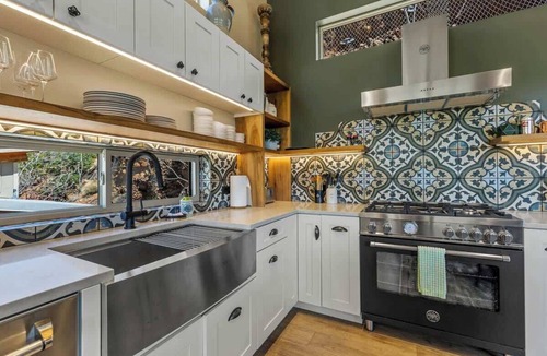 Sedona House | Red Rock Dream Stay - Balcony Views + Creek Nearby
