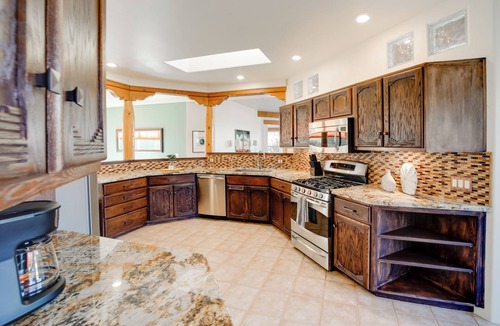 West Sedona House | Red Rock Mtn View & Fire Pit: Central Sedona Home!