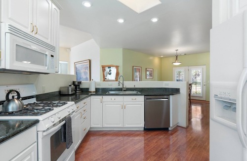 West Sedona House | Red Rock Views, Hot Tub, Community Pool, Walk To Pickleball Court, Trail Pass