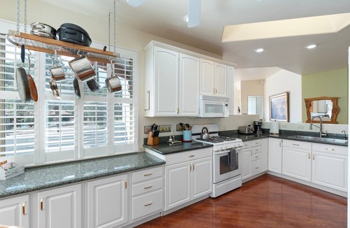 West Sedona House | Red Rock Views, Hot Tub, Community Pool, Walk To Pickleball Court, Trail Pass