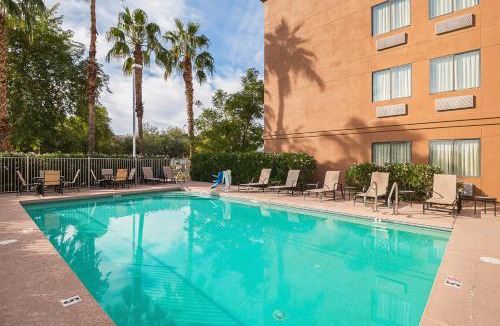 Estrella Hotel | Red Roof Inn PLUS + Phoenix West