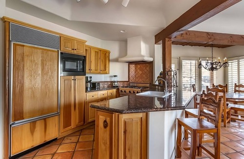 Cave Creek Hotel | Relax and Recharge! Full KItchen, Swimming Pool, Free Parking!