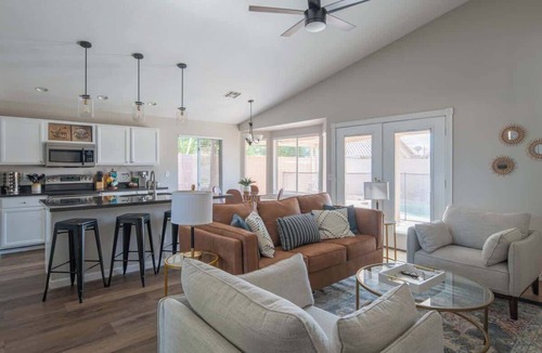 Peoria House | Relax and Unwind GatedPool Sleeps9 Family Fave