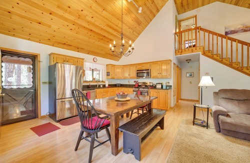 Pine House | Relax Fireside + Play Games! Hiker’s Haven in Pine