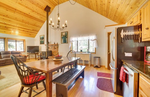 Pine House | Relax Fireside + Play Games! Hiker’s Haven in Pine