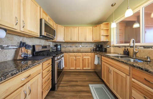 South Harrison House | Relax & Recharge Retreat 4BR w/Hot Tub