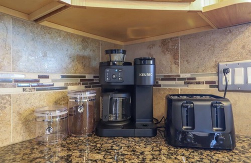 South Harrison House | Relax & Recharge Retreat 4BR w/Hot Tub