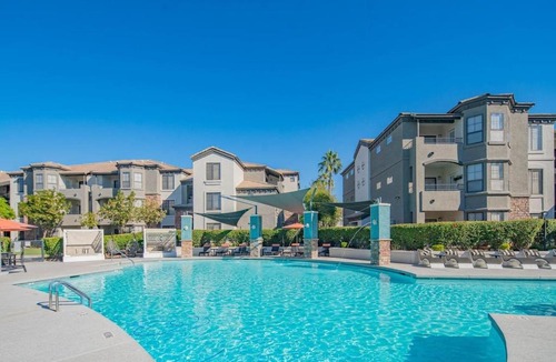 Glendale Sports and Entertainment District Apartment | Relaxed 2BD King Bed Pool, Hot Tub, Gym, Parking