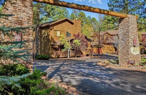 Pinetop House | Relaxing 3BR Cabin Close to Woodland Lake