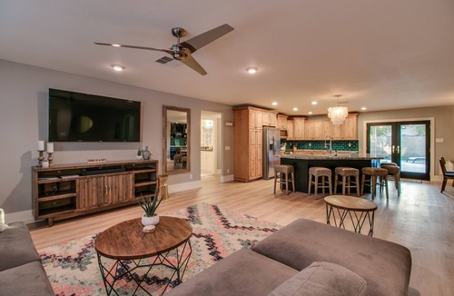 Sunburst Estates House | Relaxing 4 Bdrm Retreat in the Heart of Scottsdale! Big yard and Heated Pool!