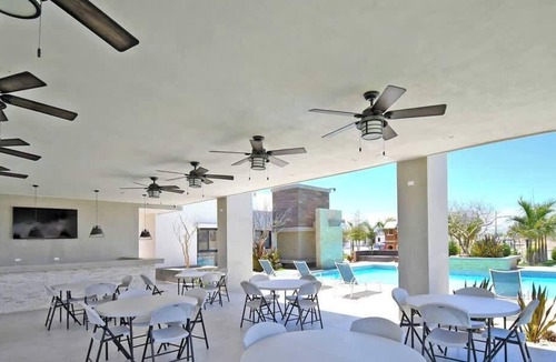 La Paz House | Relaxing Gated Retreat, Pool communal