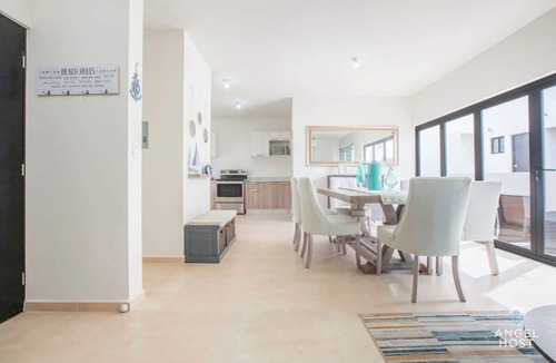 La Paz House | Relaxing Getaway, Pool Access, BBQ and Smart TV