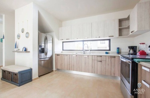 La Paz House | Relaxing Getaway, Pool Access, BBQ and Smart TV