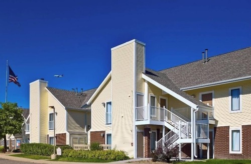 Tucson Hotel | Relaxing King Stay w/Free Breakfast, Outdoor Pool & Gym | Pet-friendly!
