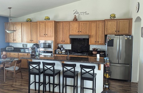 Nuevo House | Relaxing Suburban Getaway in a Half Acre Property