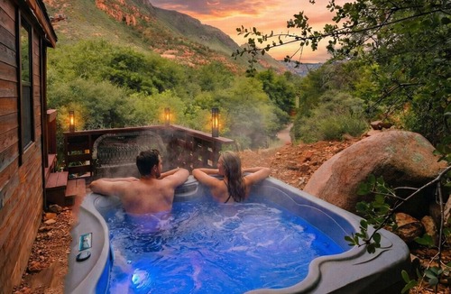 Sedona House | Renew Cabin | Hot Tub, Cold Plunge, Red Rock Canyon View, Stargazing Deck, Fire Pit
