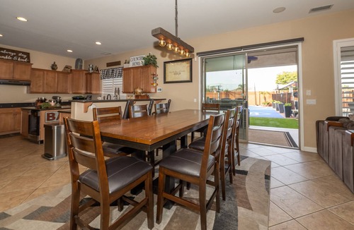 Litchfield Park House | Resort Style - Batting Cage - Pickleball Court - Pool - 10 min Spring Training