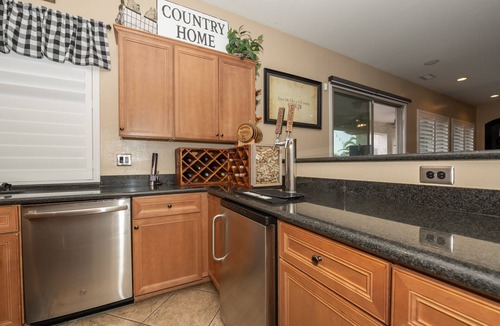 Litchfield Park House | Resort Style - Batting Cage - Pickleball Court - Pool - 10 min Spring Training