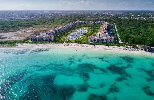Puerto Juarez Apartment | Resort-Style Pool & Private Beach with Ocean View