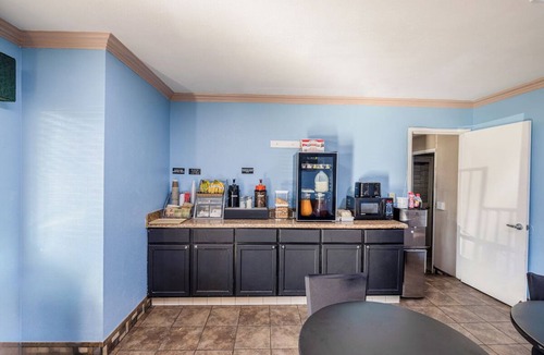 Barstow Hotel | Restored Retro Room Deluxe King Bed Steps Away from Iconic Route 66 Attractions