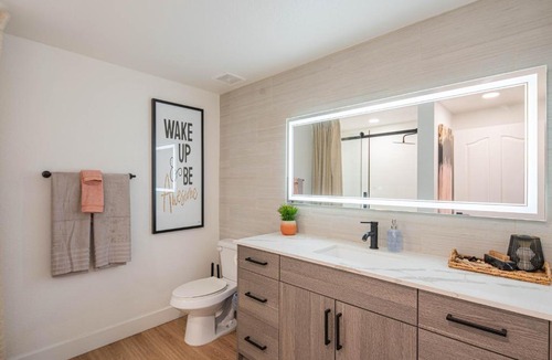 Kierland Apartment | Retail & Sun Oasis Remodeled 2-Queen 2BR Suite