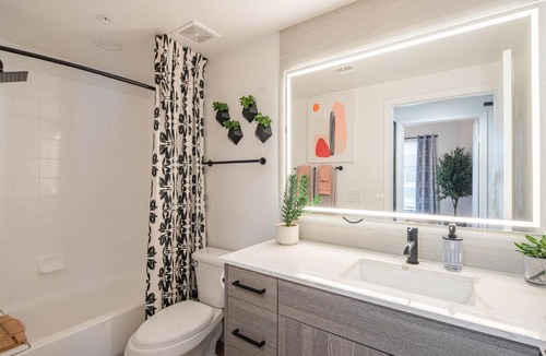 Kierland Apartment | Retail & Sun Oasis Remodeled 2-Queen 2BR Suite