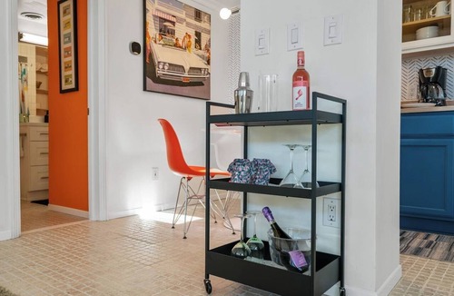 Twin Palms Apartment | Retro & funky mid-century mod at Ocotillo Lodge