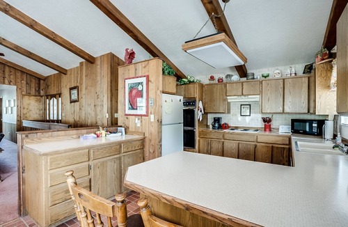 Greer Cabin | Retro Grandma Mountain Family Retreat~Summit Pines