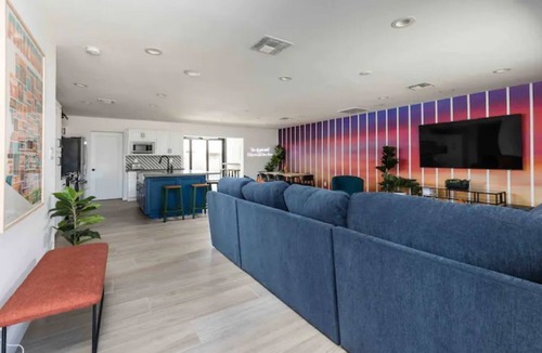 Park Scottsdale Townhouse House | Revolution Retreat- Heated Pool 5 Mins to Old Town-Hidden Room