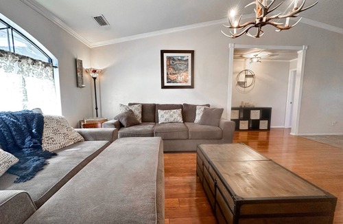 Cottonwood-Verde Village House | RGK Getaway - Spacious home with a pool