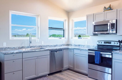 Cornville House | Romantic Wine Country Retreat Private Hot Tub & Valley Views