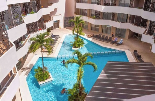 Downtown Condo | Rooftop Pool Condo Steps from 5th Avenue