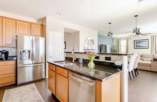 Marana House | Room for rent inside a large home in Marana