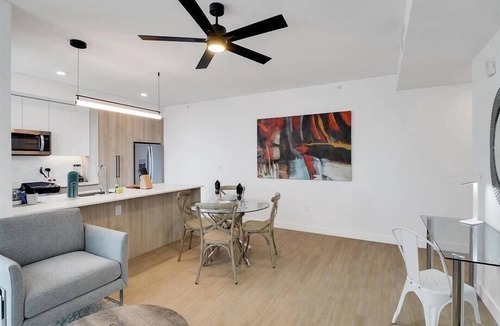 Evans Churchill Apartment | Roro 2BR nr Shops & ASU | Mins to Airport | Pet-friendly