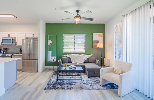Glendale Sports and Entertainment District Apartment | ROVE LIVING/KB - Zone Westgate