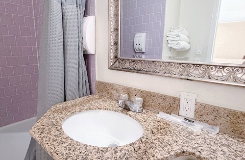 Hemet Hotel | Royal Inn & Suites