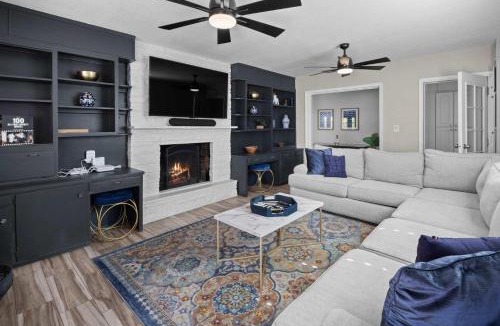 Pomelo Park House | Royal Modern -Stylish Home with Casita and Grille
