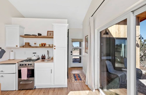 Valle Cottage | Rustic Wild West Casita with Wood-Burning Stove near Grand Canyon, Arizona