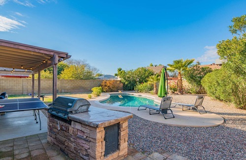 Glendale House | SAFE & COZY RETREAT👙PRIVATE POOL🥩BBQ🏓GAMES