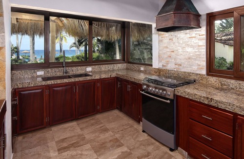 North End House | SAYULITA BEACHFRONT VILLA, BEACHFRONT POOL ON ROMANTIC GARDEN GROUNDS
