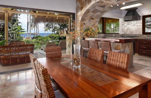 North End House | SAYULITA BEACHFRONT VILLA, BEACHFRONT POOL ON ROMANTIC GARDEN GROUNDS