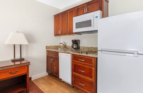 Kohls Ranch Apartment | Scenic Hideaway with Pool, Fitness Center, & Mountain Views