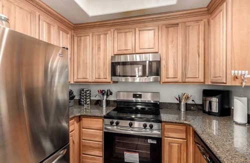 Central Scottsdale Condo | Scottsdale 2BR Condo w/Pool, Sauna, BBQ & More!