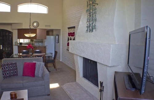 Arcadia Condo | Scottsdale Camelback Resort Elegant 2BR Condo with Mini Golf