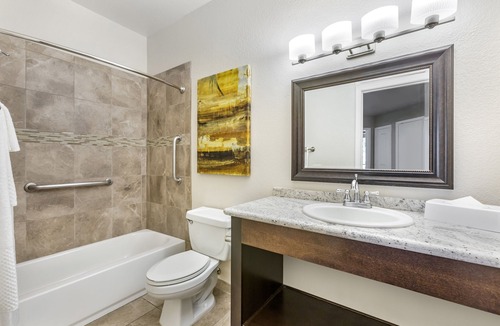 Scottsdale Links Resort | Scottsdale Links Resort - 3 BEDROOM 1 KING 2 QUEEN SUITE HEARING ACCESSIBLE