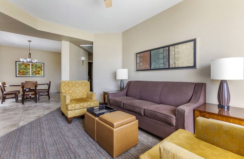 Scottsdale Links Resort | Scottsdale Links Resort - 2 BEDROOM 1 KING 1 QUEEN SUITE WITH ROLL-IN SHOWER