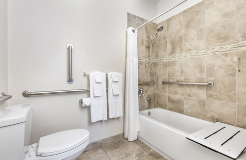 Scottsdale Links Resort | Scottsdale Links Resort - 2 BEDROOM 1 KING 1 QUEEN SUITE WITH ACCESSIBLE TUB