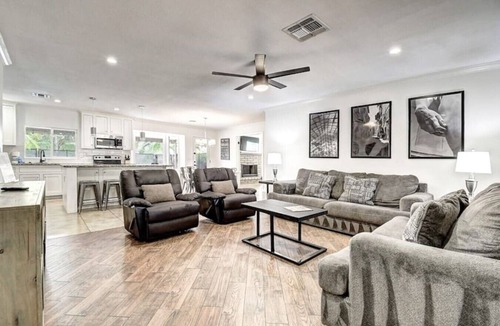 Paradise Valley Village House | Scottsdale`s Ultimate Group Estate | 16BR/6BA | Sleeps 32 | Private Pool & Hot Tub | Pet-Friendly